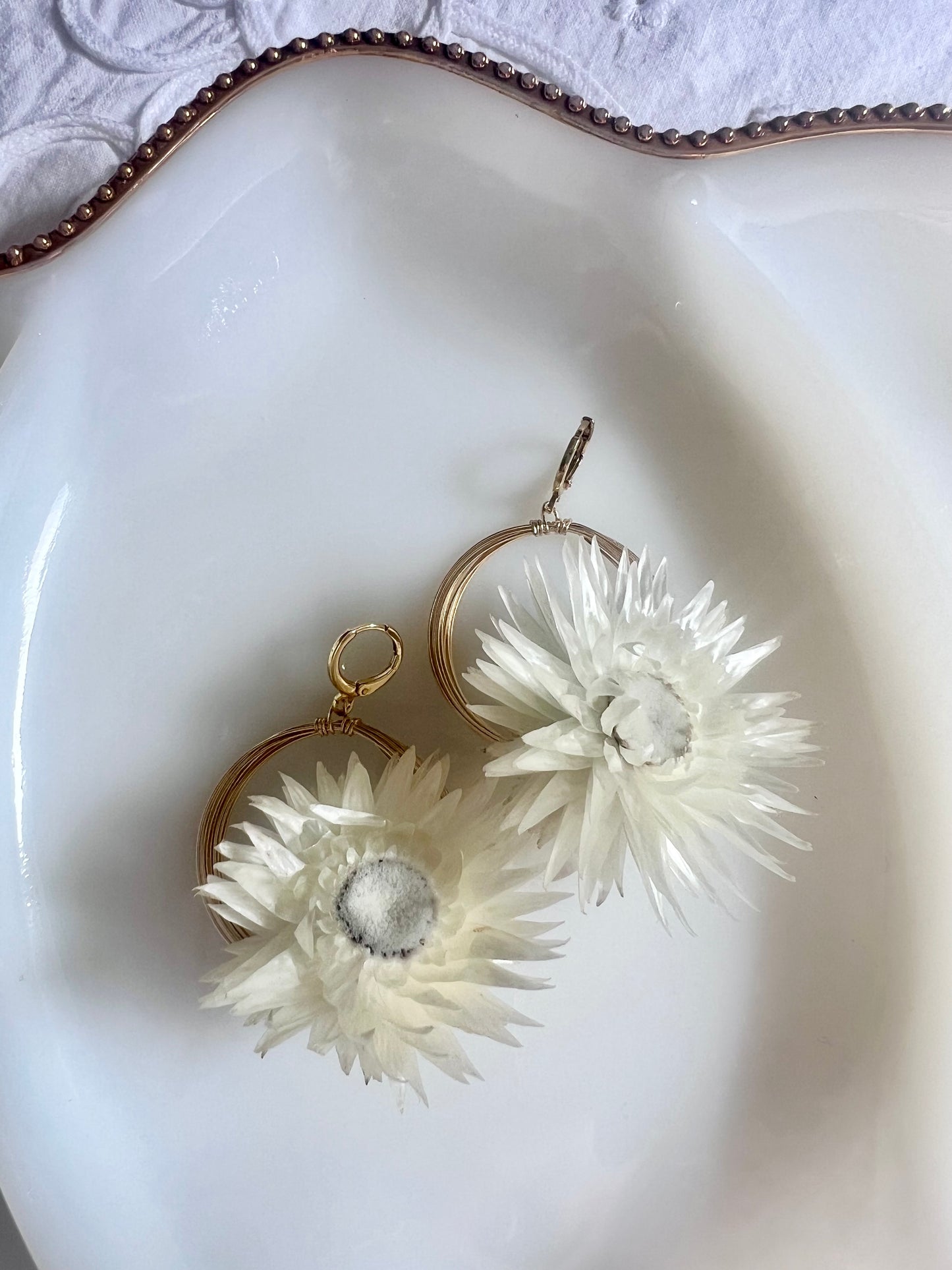 Solar Eclipse Forager Earrings - White Strawflower